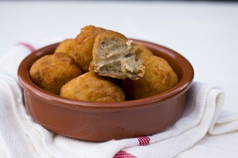 Croquetas boletus vistas. reales